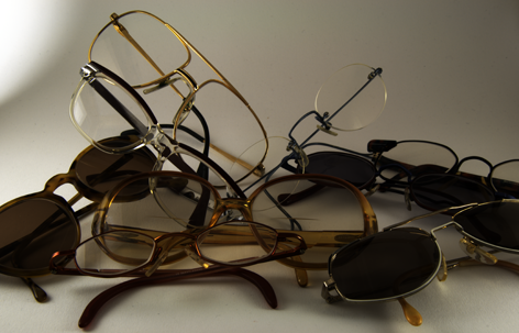 Gesammelte alte Brillen bei AugenOptik Fritsch