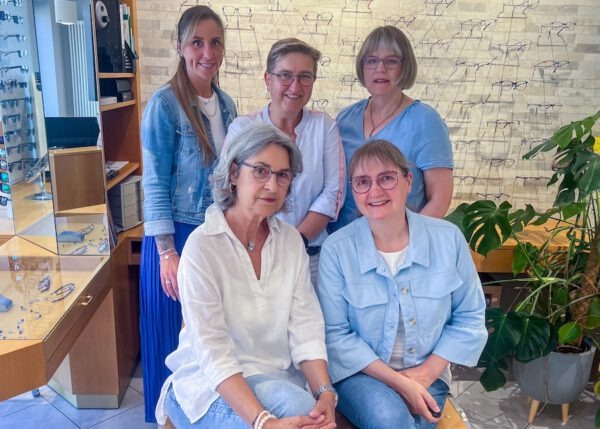 Das fünfköpfige Team im Geschäft von AugenOptik Fritsch